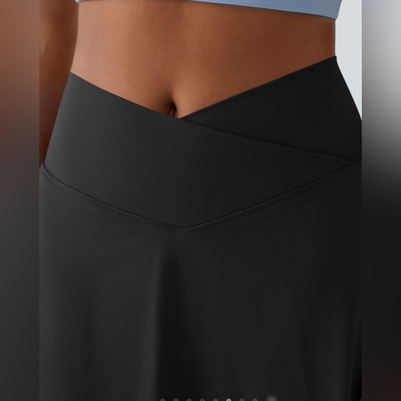 NWOT Everyday Softlyzero™ Airy Crossover 2-in-1 Mini Skirt black - Picture 2 of 8